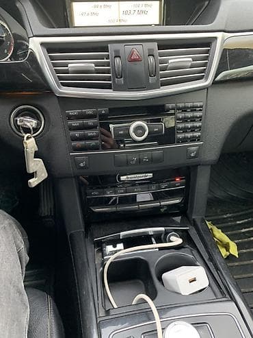 мерс е класс: Mercedes-Benz E-Class: 2010 г., Автомат, Бензин, Седан — 3