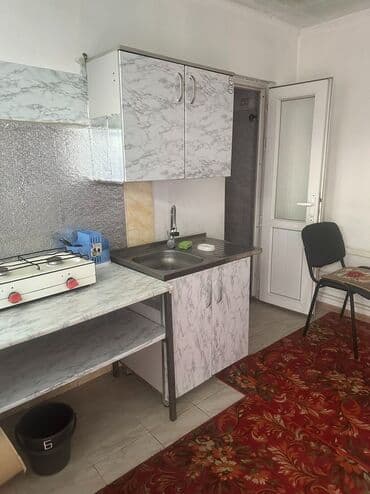 сдаю пол дом дордой: 25 м², 2 комнаты — 3