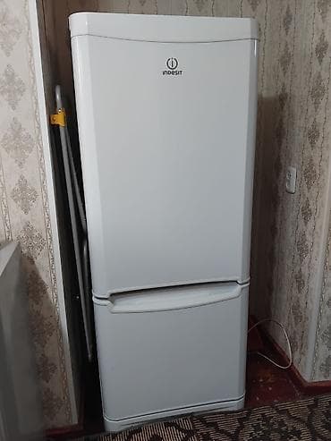 деспенсер для воды: Холодильник Indesit, Двухкамерный — 1