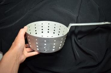 Дуршлаг 200 сом. Открывашки 2 шт. по 50 сом Разделитель белка от