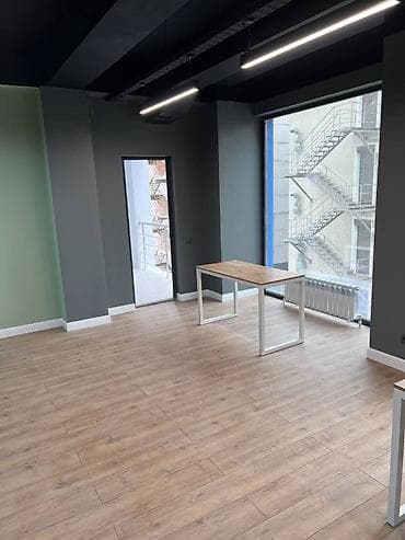 в районе пишпек: Аренда офисов, 63 м², В бизнес центре — 1