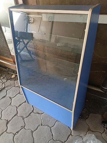 Торговые витрины с остеклением (модульные, синие) двойная цена 3500 at lalafo.kg Торговые витрины с остеклением (модульные, синие) двойная цена 3500