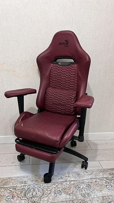 Игровые кресла: Игровое/офисное кресло AeroCool, бордовый цвет. Покупали за 16.000 — 6