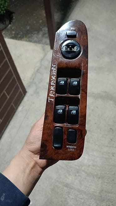 подлокотник 2107: Блок управления стеклоподъемниками (водительская дверь) с отделкой — 1