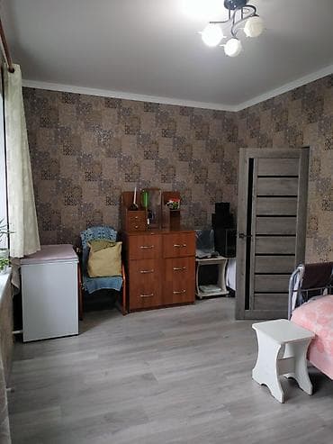 Дома: Дом с садом и удобствами - Жилой дом с фасадом из штукатурки, крыша — 10