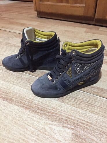 Ботинки и ботильоны: Продаю три обувью.Привозной.кожанный качественные,все 36 размеры — 2