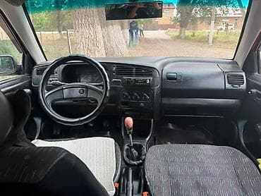 Продажа авто: Volkswagen Golf: 1993 г., 1.6 л, Механика, Бензин, Хэтчбэк — 7