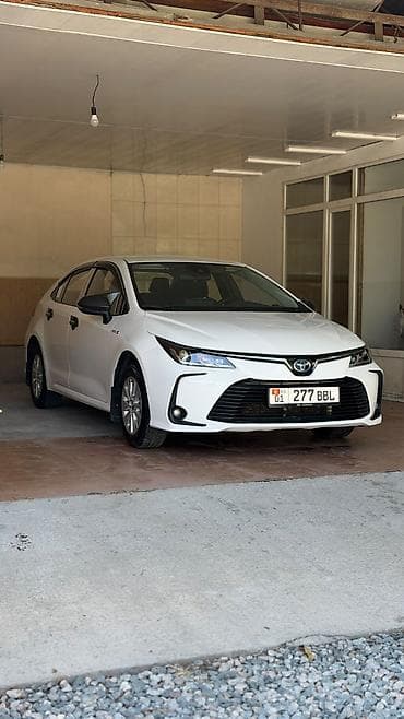 prius plus: Toyota Corolla: 2022 г., 1.8 л, Вариатор, Гибрид, Седан — 2