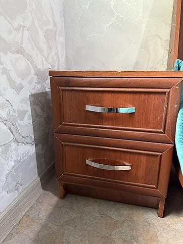 Спальный гарнитур в классическом стиле, цвет тёплый орех. Состав