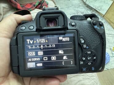 фотоаппарат куплю: Зеркальная камера Canon EOS 650D с универсальным зум-объективом EF‑S — 4