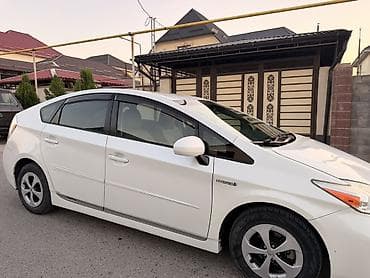 key: Toyota Prius: 2012 г., 1.8 л, Вариатор, Гибрид, Хэтчбэк — 3