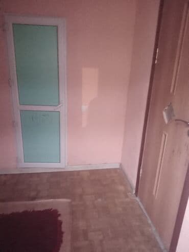 сниму дом за городом: Сдаётся небольшая комната с отдельным санузлом. Описание: - Комната — 4