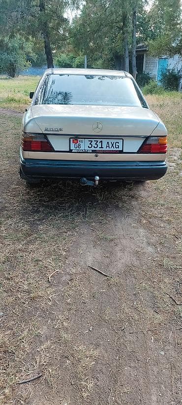 мега авто: Mercedes-Benz W124: 1986 г., 2 л, Механика, Бензин, Седан — 4