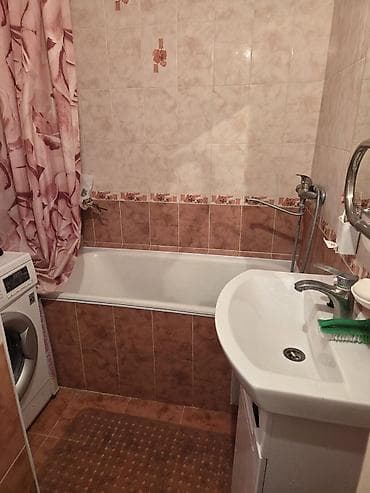 Аренда комнат: 2 ком кв Описание: - Светлая комната с окном и плотными шторами, на — 4