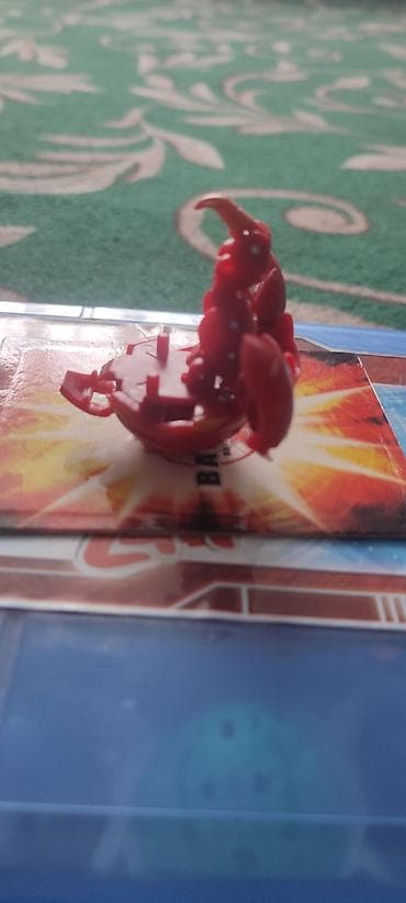 банан водный: Бакуган Pyrus (красный) Аранот из серии Bakugan Battle Brawlers. - — 4
