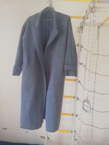 pull bear: Женские верхние вещи — пальто и шуба-накидка с поясом Описание: - — 6