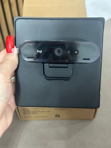 Веб-камера Logitech (серия Brio/4K Pro) для ПК и ноутбуков. Абсолютно