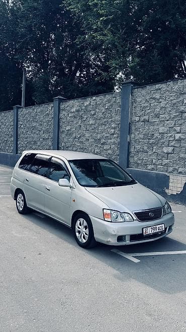 Toyota Gaia: 2002 г., 2 л, Автомат, Бензин, Минивэн