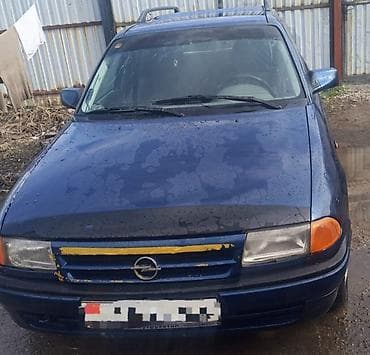 королла версо 2005: Opel Astra F Caravan (универсал), синего цвета. Кузов и экстерьер: - — 2