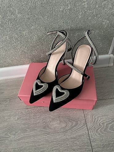 Продам очень удобные красивые туфли . Натур.замша. Кожа. Отдам