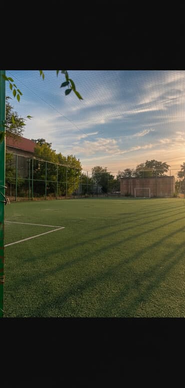 парикмахерские оборудование: Срочно продаю действующий бизнес футбольное поле — 1