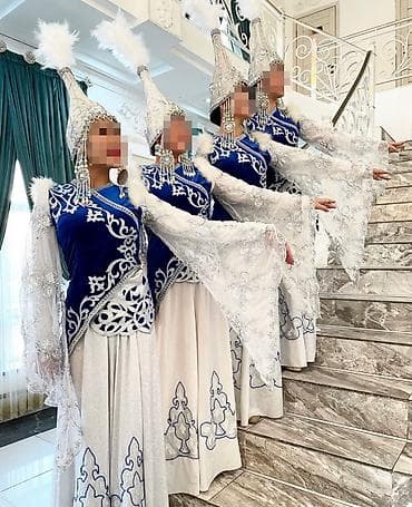 вип девушек: Торжественная встреча гостей, туристов и делегаций в национальном — 2
