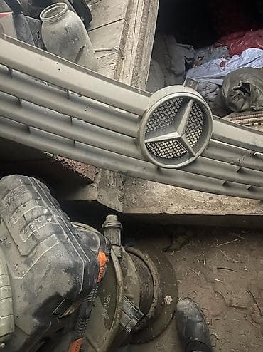 Рулевая часть: Решетка радиатора Mercedes-Benz Б/у, Оригинал — 1