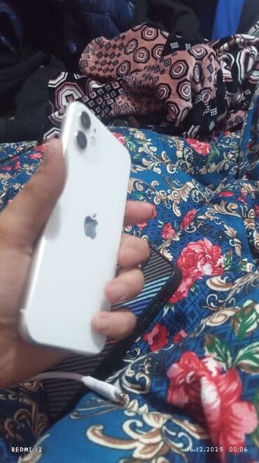 IPhone 11, Б/у, 128 ГБ, Белый, Чехол, 99 %