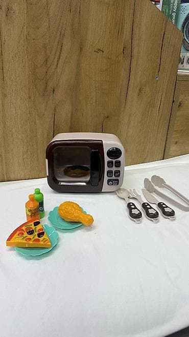Игровой набор “Кухня: микроволновка с аксессуарами” - Реалистичная