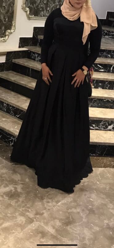 черное гипюровое платье с открытой спиной: Продаю шикарное вечернее платье из натурального шелка с гипюровыми — 1