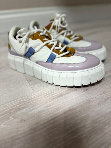 женские брендовые туфли недорого: Продаю новую обувь. Покупала за 11900 сом 
Размер не подошел — 1