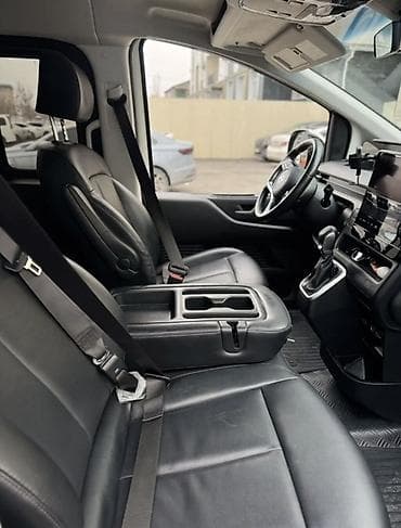 tayota progres: Hyundai Staria: 2022 г., Автомат, Дизель, Минивэн — 4