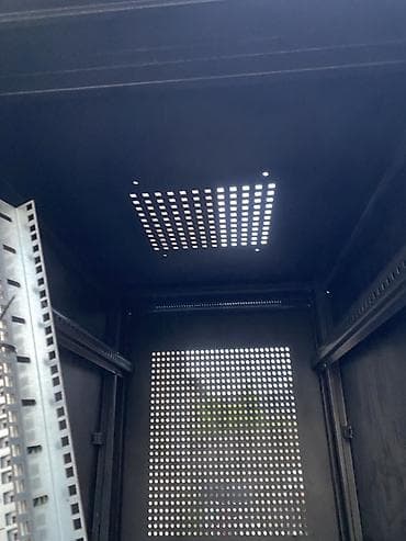 серверные шкафы 20: Напольный телекоммуникационный шкаф (server rack) с перфорированными — 2