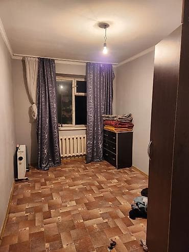 Сдается небольшая комната с окном во двор. Внутри: - напольное