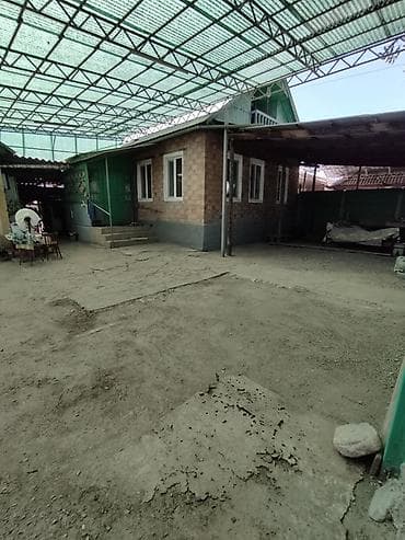 Кыймылсыз мүлк: 📍 В Сокулукском районе в с. Маловодное продаётся дом . 🏡Просторный — 2