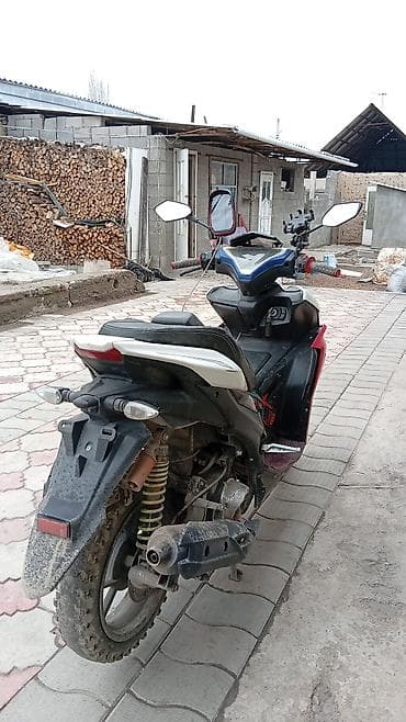 Скутер JILANG (надпись на борту) в спортивном стиле. Характеристики и — 2