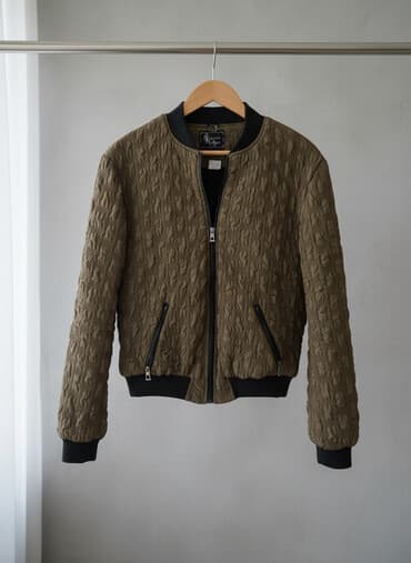 Бомбер. б/у. В хорошем состоянии. самовывоз с с. Нижняя Ала-Арча