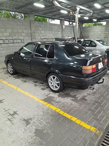 Volkswagen Vento: 1993 г., 1.8 л, Механика, Бензин, Седан — 4