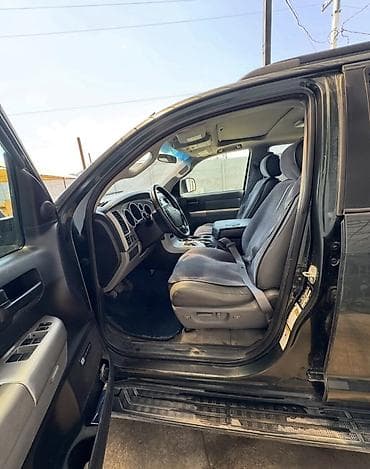 Toyota Sequoia: 2008 г., 5.7 л, Автомат, Бензин, Внедорожник — 8
