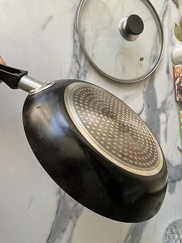 антипригарная сковорода: Б/у сковородка 24 см из IKEA антипригарная с крышкой — 3