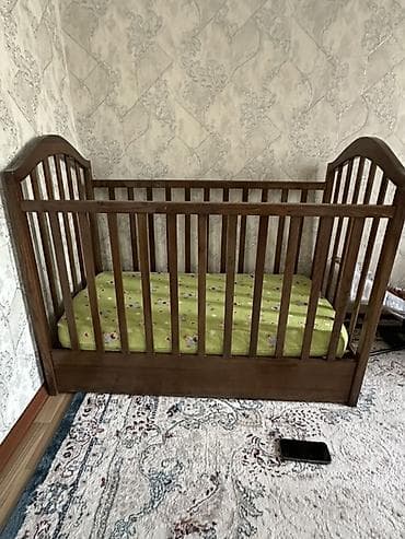 small table: Детская деревянная кроватка классического дизайна. - Материал: массив — 1