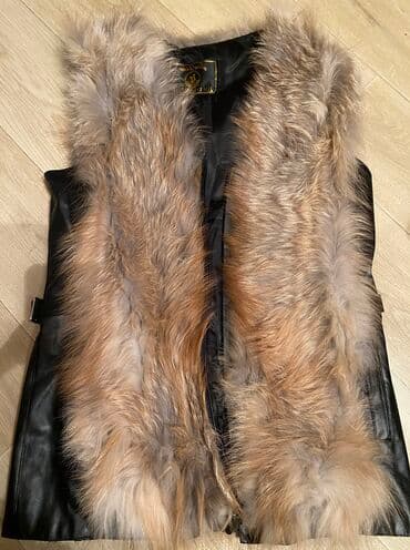 Джинсы: Жилетка женскаЯ новая По бокам кожа. Состояние нового. Размер 46-48 — 1