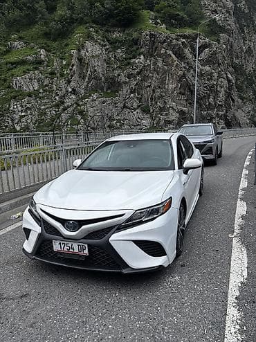 chrysler 300c: Toyota Camry: 2020 г., 2.5 л, Вариатор, Гибрид, Седан — 1
