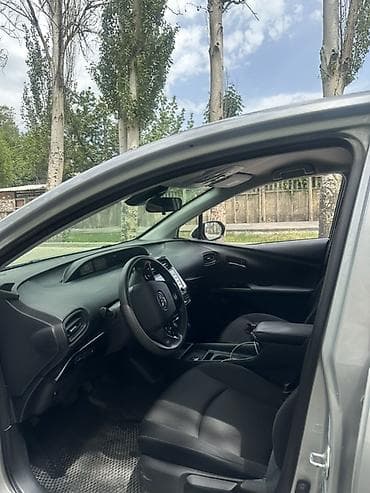 platz vitz: Toyota Prius: 2021 г., 1.8 л, Вариатор, Гибрид, Седан — 5