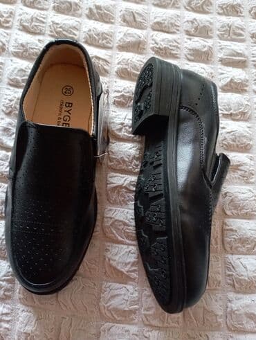 размер 28: Продаю новые мальчиковые туфельки, 25 размер, размер стелек 16 см, в — 2