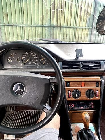 мерс 124 парок: Mercedes-Benz W124: 1991 г., Механика, Седан — 9
