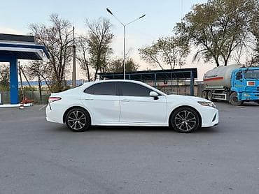 bmw 2: Toyota Camry: 2019 г., Автомат, Бензин, Седан — 2