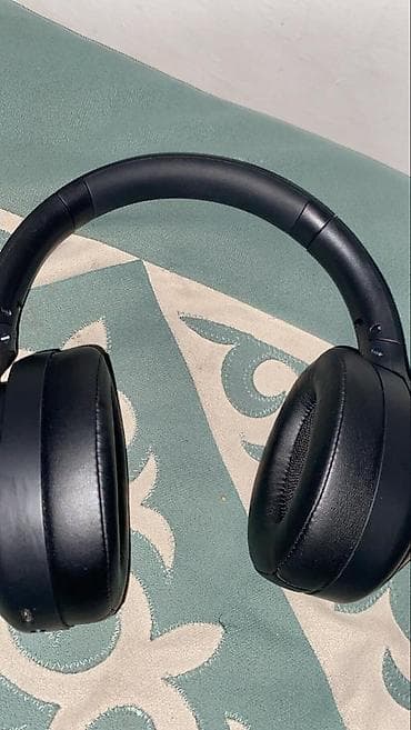 микрофон компьютерный: Беспроводные накладные наушники, полноразмерные, цвет черный. - — 1