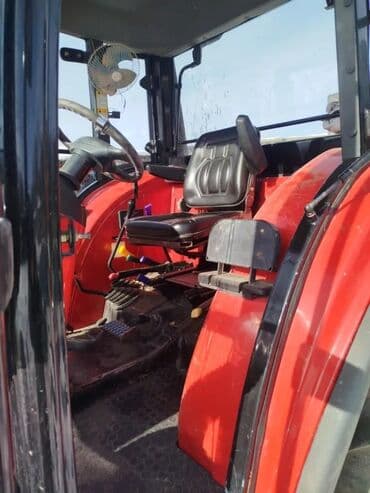 домкрат 5т: Трактор колесный YTO LX954 - Модель: YTO LX954 (надпись на капоте) - — 4