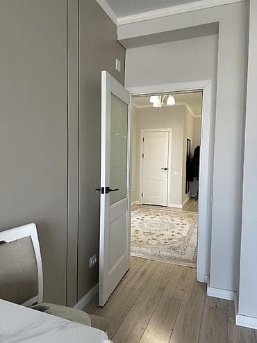 по ахунбаева: 2 бөлмө, 72 м², 4 кабат — 4